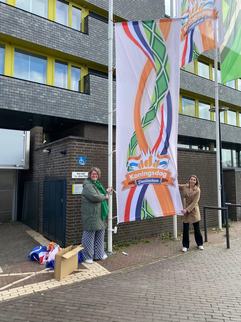 Het feestelijk aankleden van de binnenstad